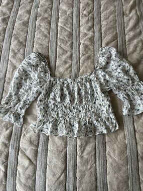 Dress Forum White Floral Smocked Puff Sleeve Crop Top